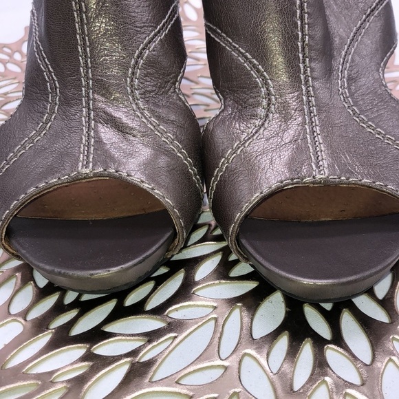 Clarks Artisan Leather Metallic Comfort Heeled Sandals Size 7 - Picture 2 of 10